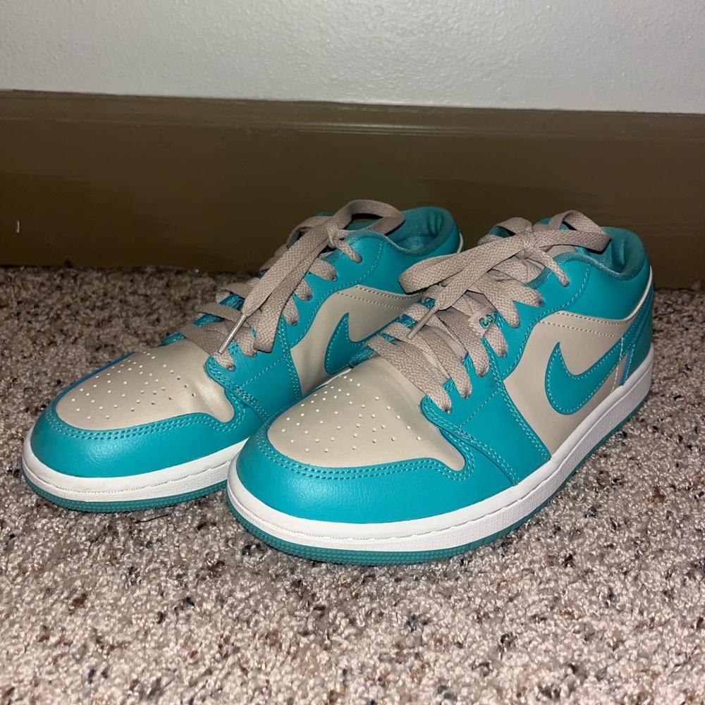 Air Jordan 1 low Tropical Teal Sandy Beige